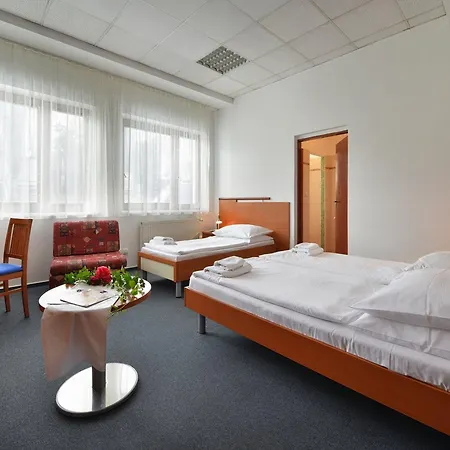 Ea Populus Hotel 3*