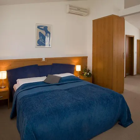 Ea Populus Hotell 3*
