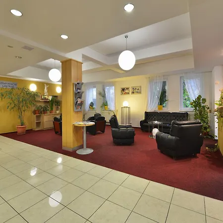 Ea Populus Hotel 3*