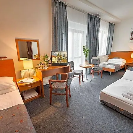 Hotell Ea Populus 3*