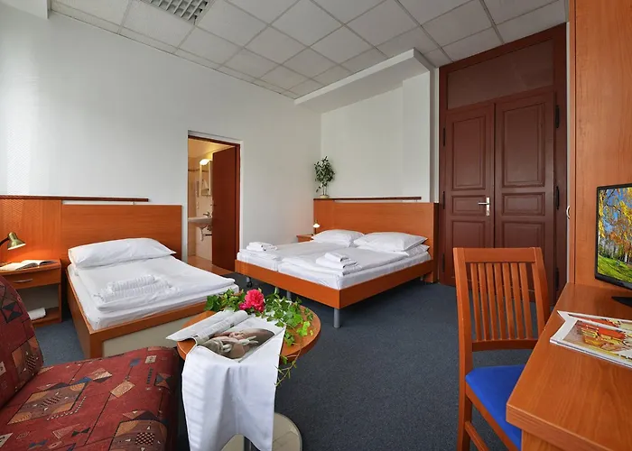 Ea Populus Hotel 3*
