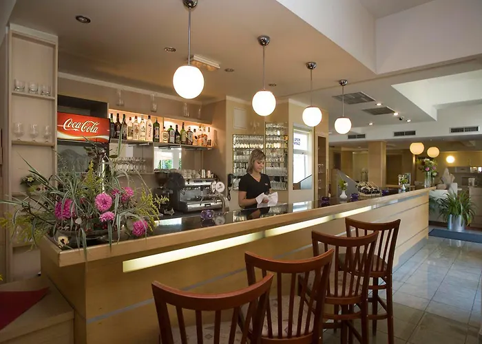 Ea Populus Hotel 3*
