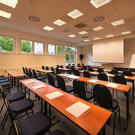 Ea Populus Hotel 3*