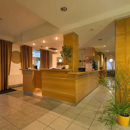Ea Populus Hotel 3*