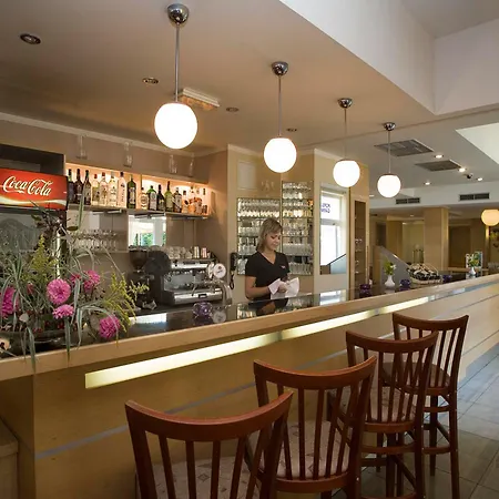 Ea Populus Hotel 3*